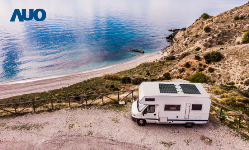 「可撓輕量化太陽光電板SunCurva」使用輕量特殊耐候型複合板取代傳統太陽能板的玻璃前板，不僅降低70%重量，每米平方僅3Kg；具有抗衝擊性能及通過電磁相容性測試，可應用於交通運輸工具，如露營車、遊艇等